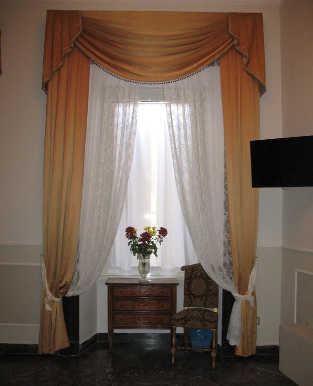Alibrandi Palace Civitavecchia Bilik gambar