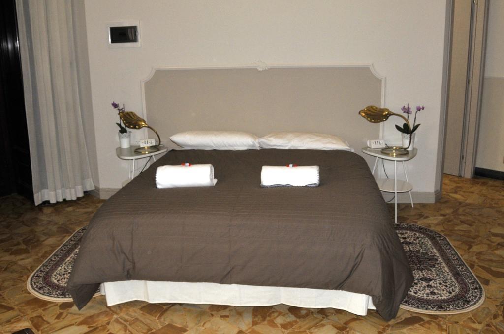 Alibrandi Palace Civitavecchia Bilik gambar
