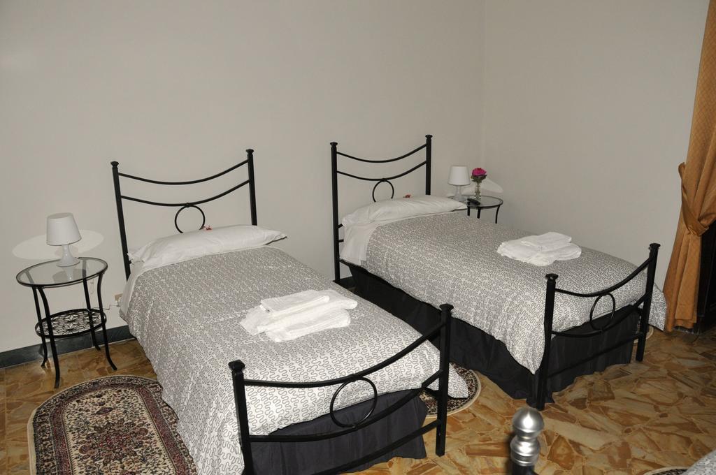 Alibrandi Palace Civitavecchia Bilik gambar