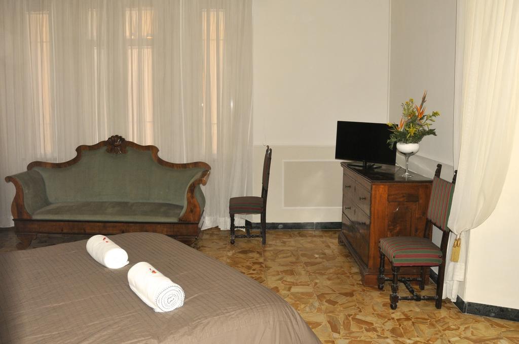 Alibrandi Palace Civitavecchia Bilik gambar
