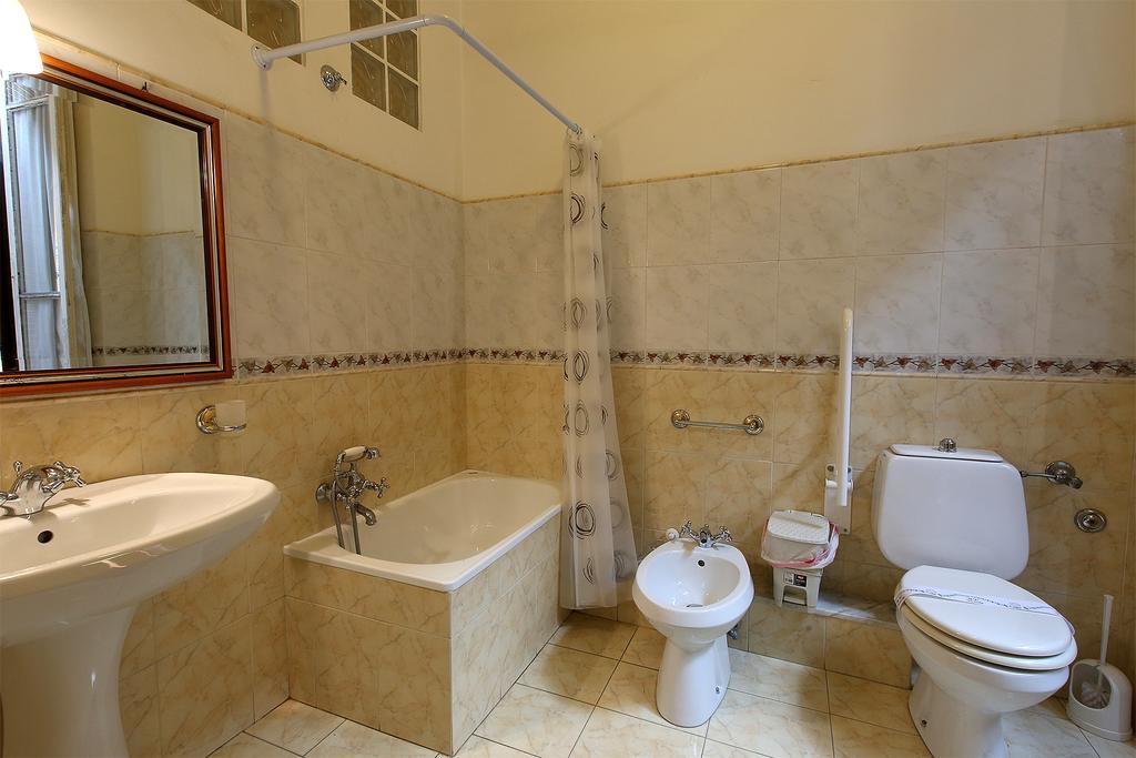Alibrandi Palace Civitavecchia Luaran gambar