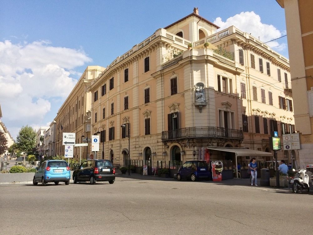 Alibrandi Palace Civitavecchia Luaran gambar