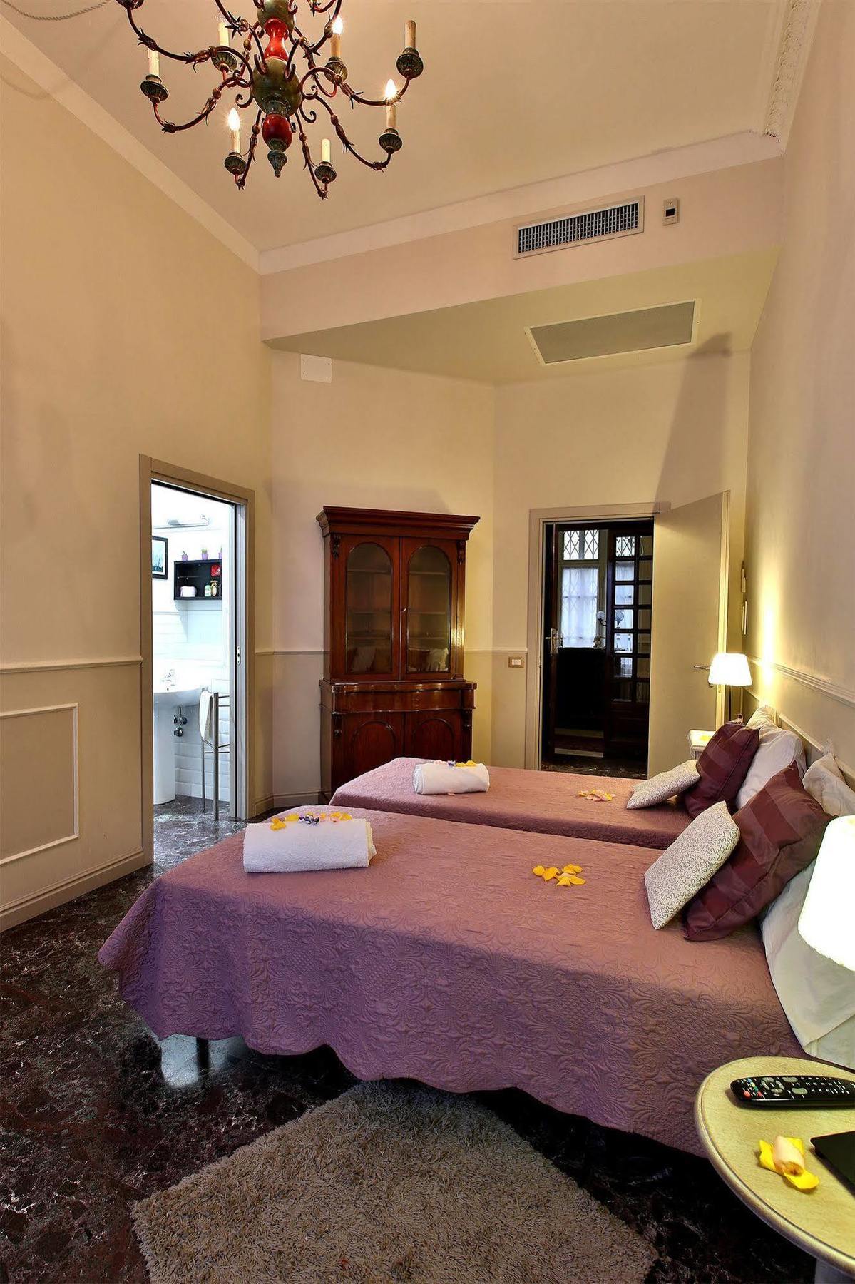 Alibrandi Palace Civitavecchia Luaran gambar